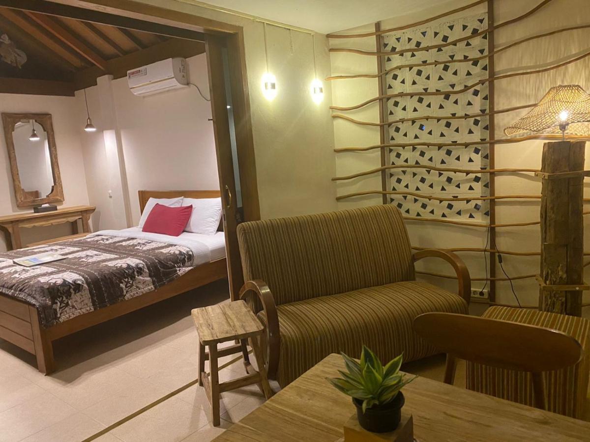 Alamanda Family Villas, Pool & Local Tours Jogjakarta Buitenkant foto