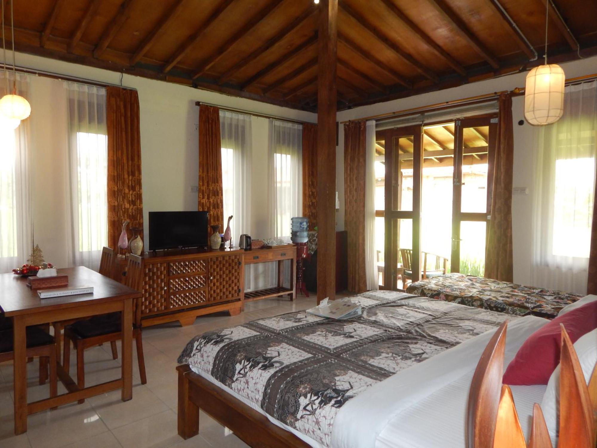Alamanda Family Villas, Pool & Local Tours Jogjakarta Buitenkant foto