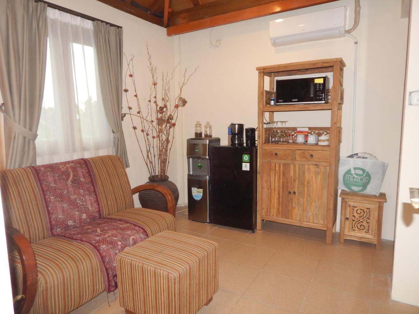 Alamanda Family Villas, Pool & Local Tours Jogjakarta Buitenkant foto