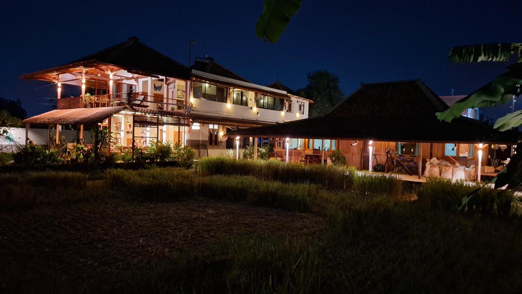 Alamanda Family Villas, Pool & Local Tours Jogjakarta Buitenkant foto